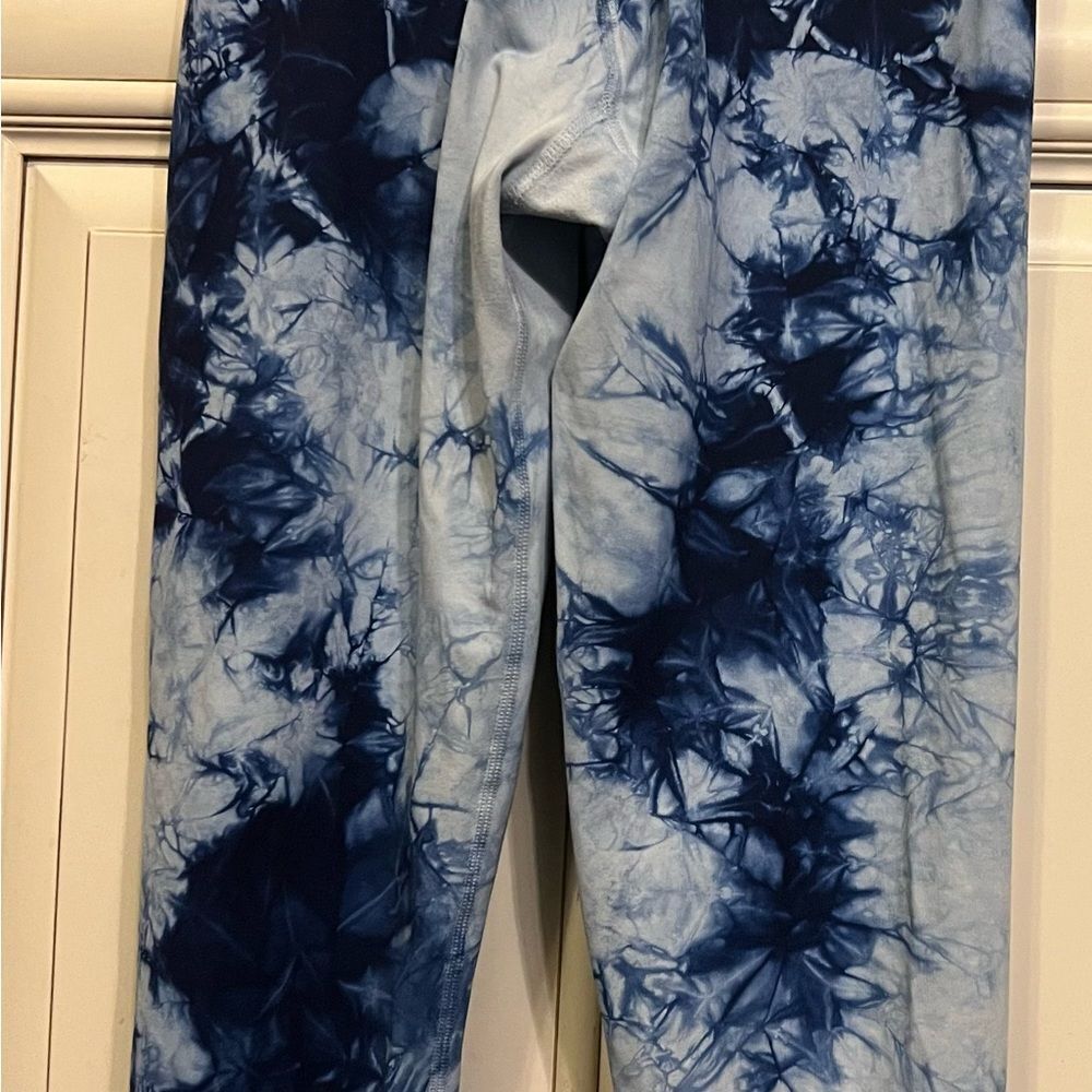 Electric & Rose
Venice Tie-Dye Leggings Sz S - Picture 5 of 8
